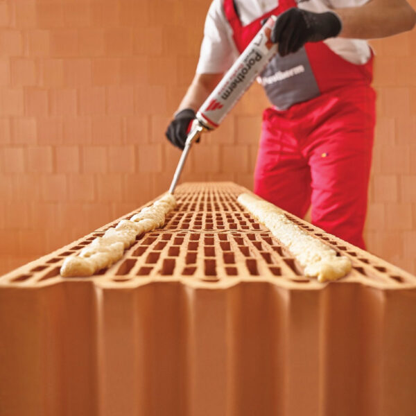 Punere in opera cu Spuma Porotherm Dryfix